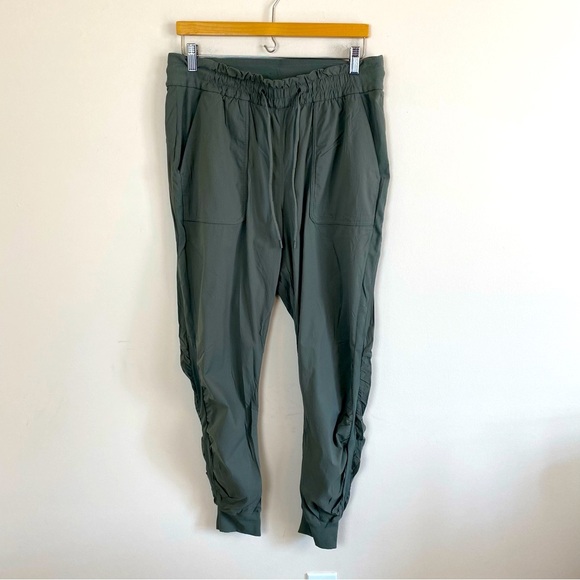 Lululemon Beyond the Studio Jogger Rosemary Green - Picture 1 of 10